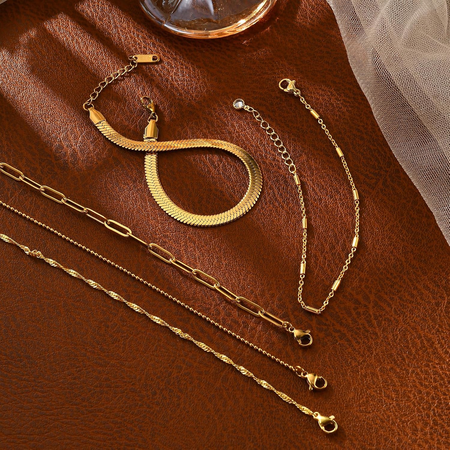 Detalle de Striviio Gold-Plated Bracelet Set