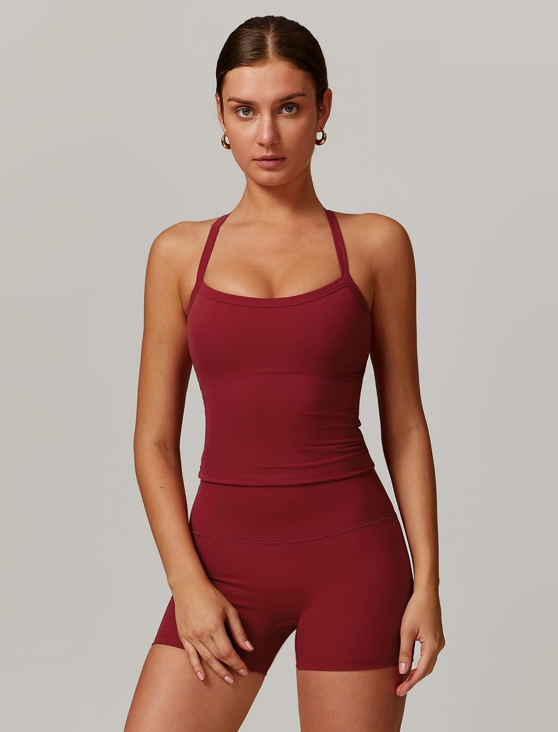 Detalle de QBGJTD Two-Piece Women's Training Set: Sleeveless Cross-Back Top + High-Wwaist Shorts