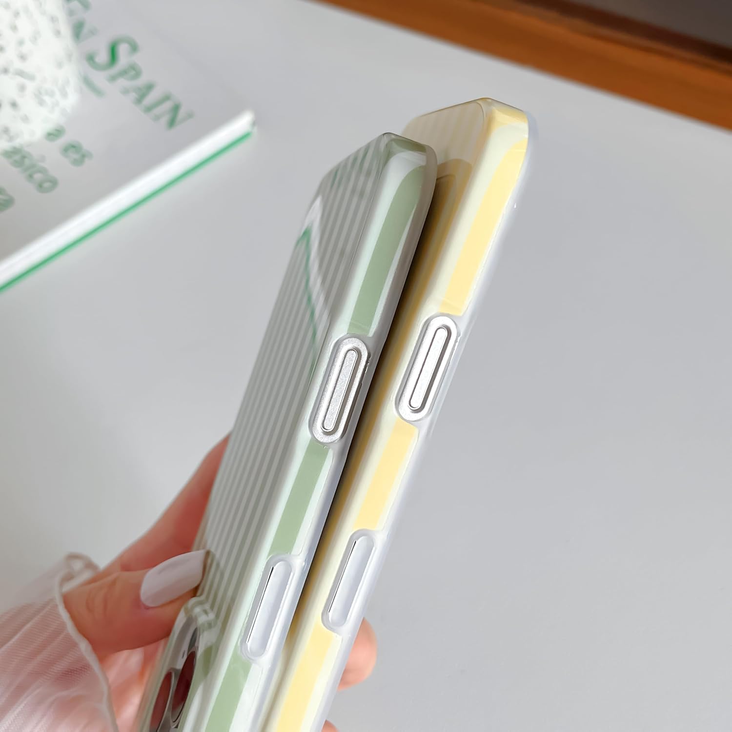 Detalle 2 de Yeddabox YBX-IP16PMAX-SG-ST iPhone 16 Pro Max TPU Case, Sage Green Stripes