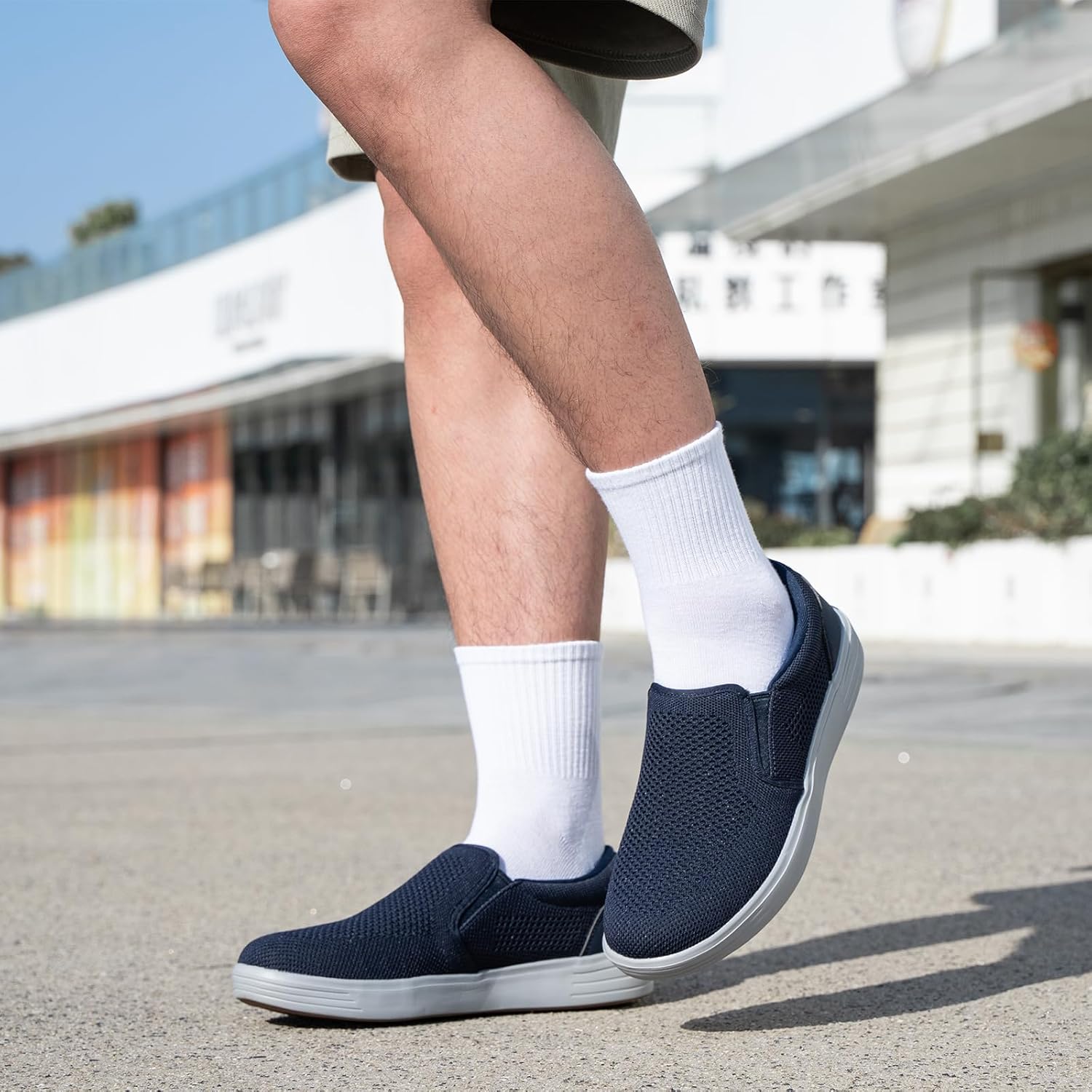 Detalle 2 de konhill Men's Slip-on Walking Shoes: Breathable Mesh Trainers for Everyday Comfort