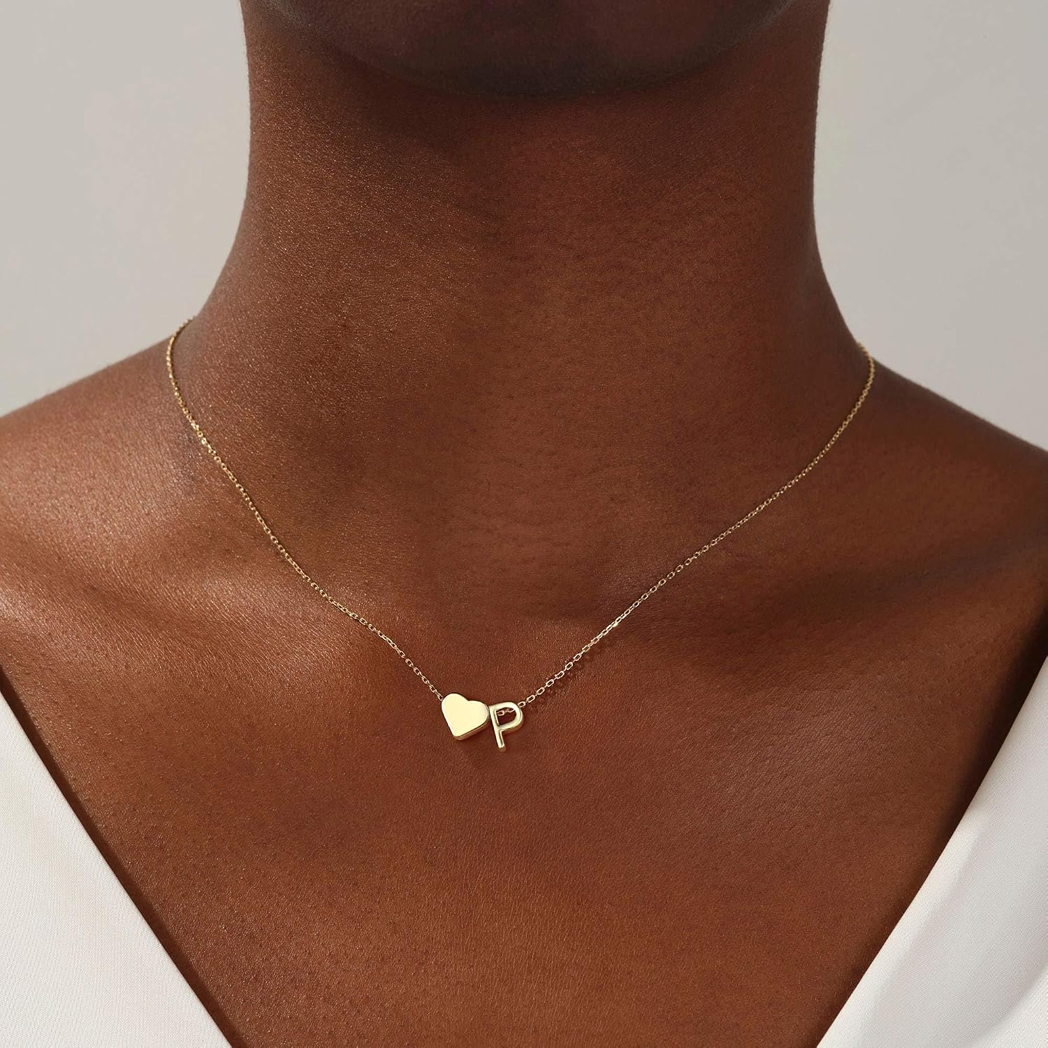 Detalle de TINGN Initialen-Herz-Kette mit Buchstaben (A–Z), 14K vergoldet – Goldfarbene Damenkette zum Ostern