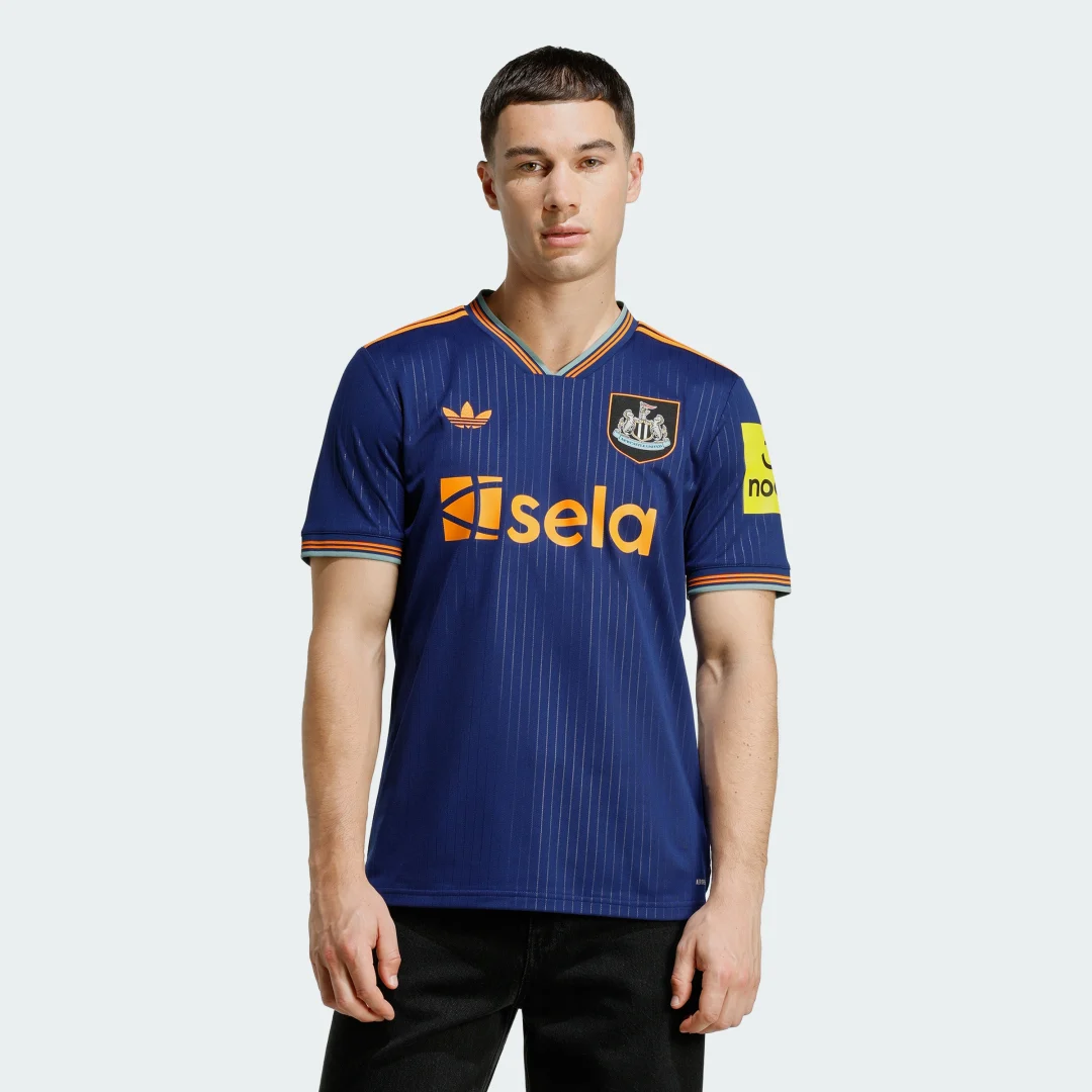 Detalle de Camiseta tercera equipación Newcastle United FC 25/26 de Adidas — azul