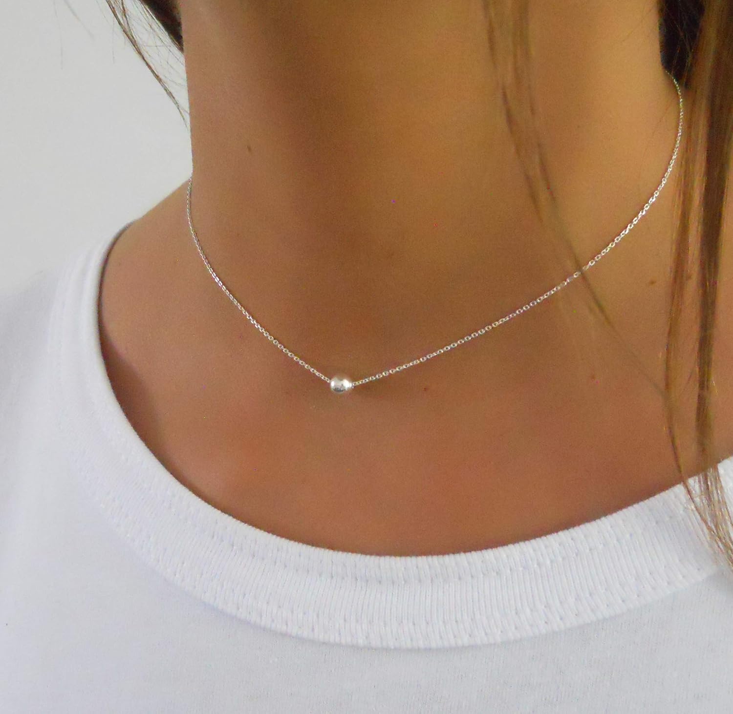 Detalle de Annika Bella Silver Ball Choker Necklace for Women – Minimalist Dainty Bead Pendant