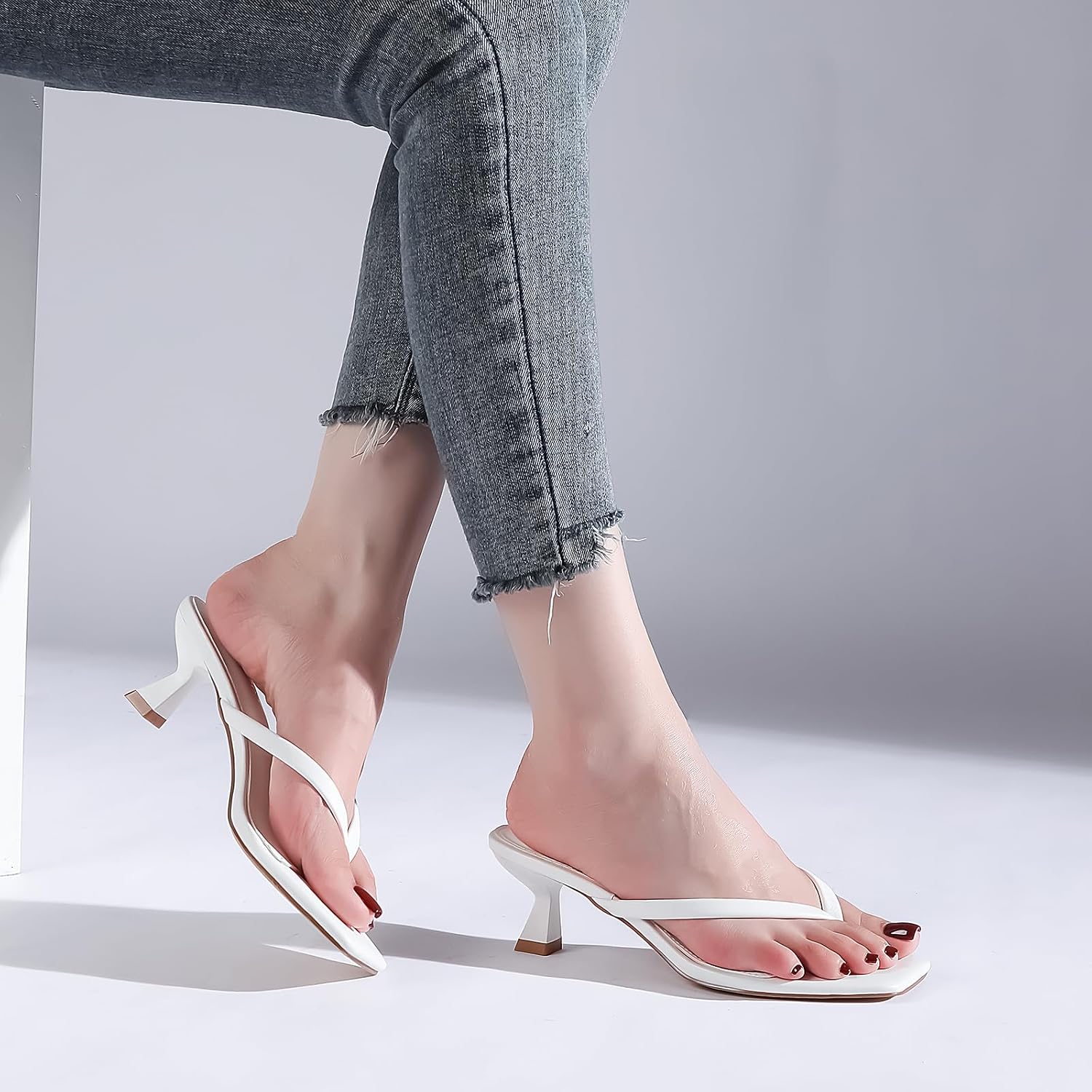 Detalle de Goderci Kitten Flip Flop Thong Low Heels for Women – Square Open Toe Slip-On Sandals