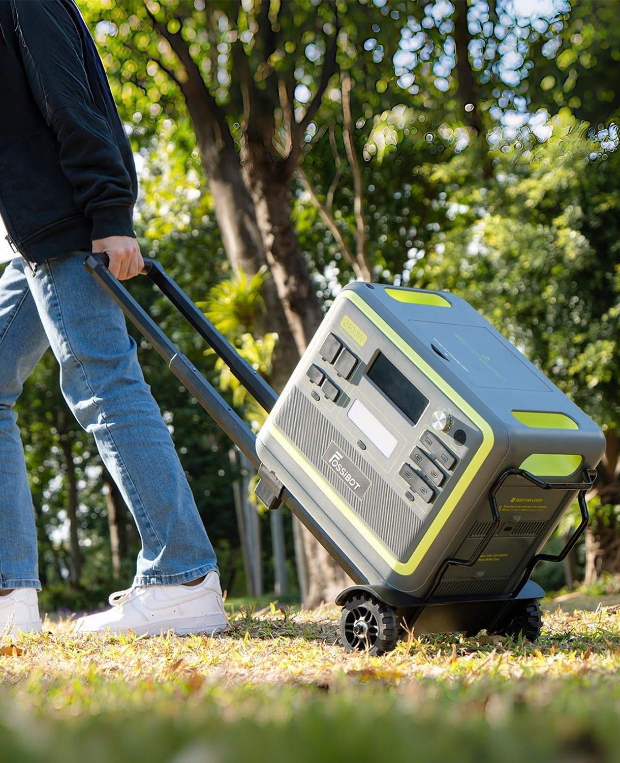 Thumbnail 1 de FOSSiBOT F2400 Portable Power Station with SP200 Solar Panel (2048Wh LiFePO4, 2400W Output)
