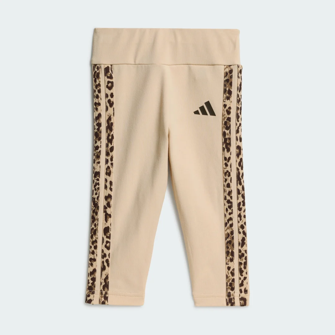 Detalle 2 de Conjunto Adidas con mallas y estampado animal – Beige