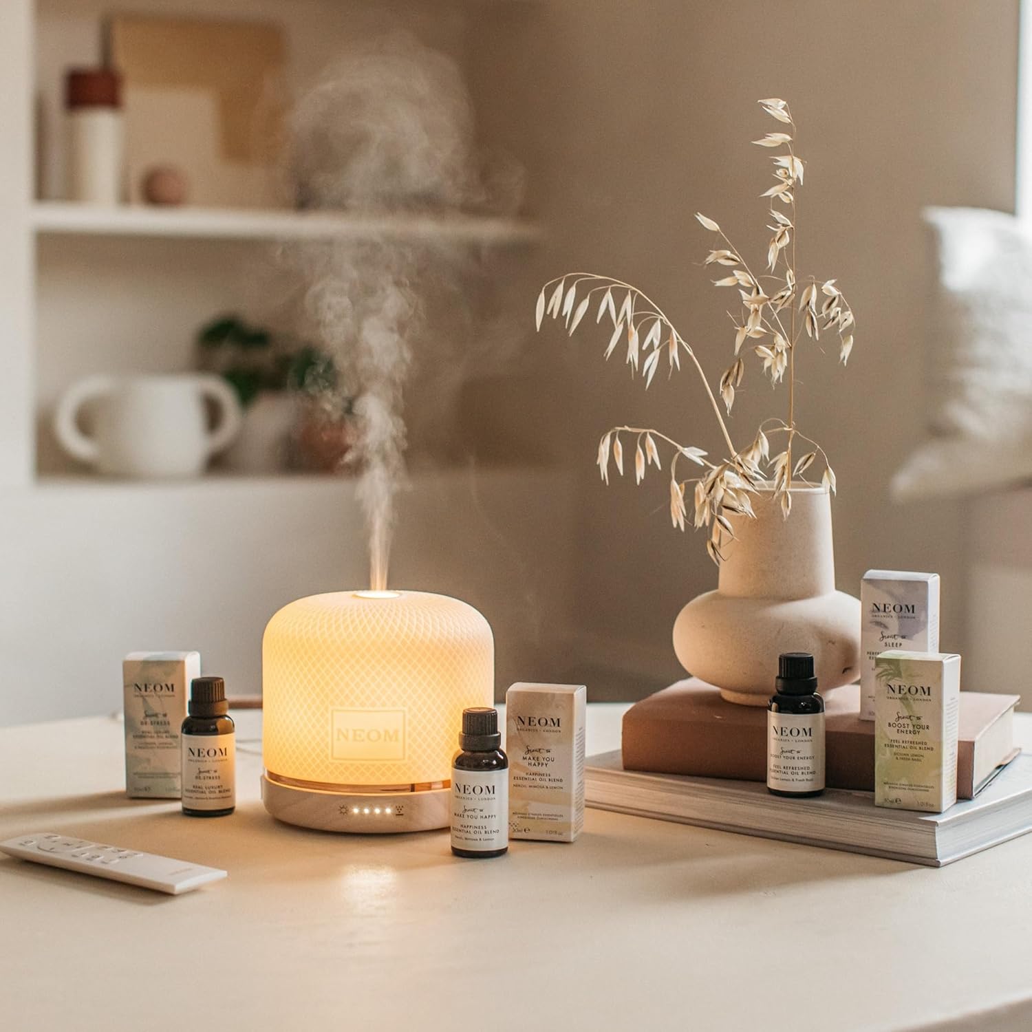 Detalle 2 de NEOM Complete Bliss Essential Oil Blend, 10ml – Blush Rose, Lime & Black Pepper