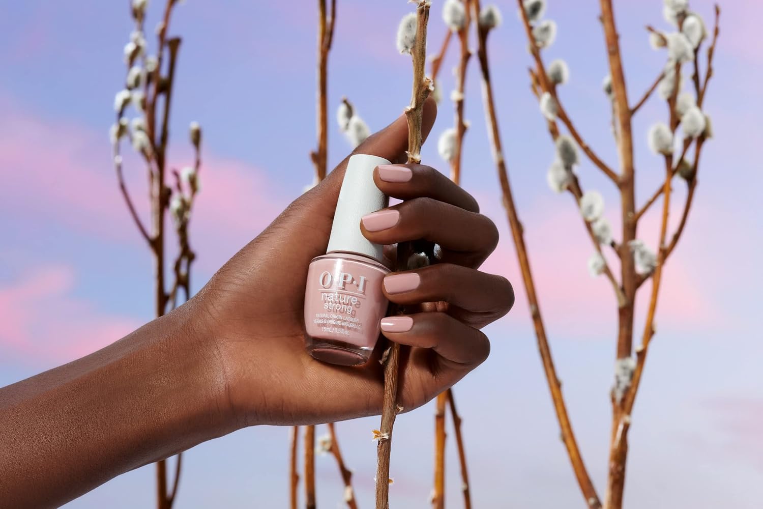 Detalle 2 de OPI Nature Strong Nail Polish (Vegan) – Quick Dry, Long-Lasting Gloss in Nude & White, 15ml