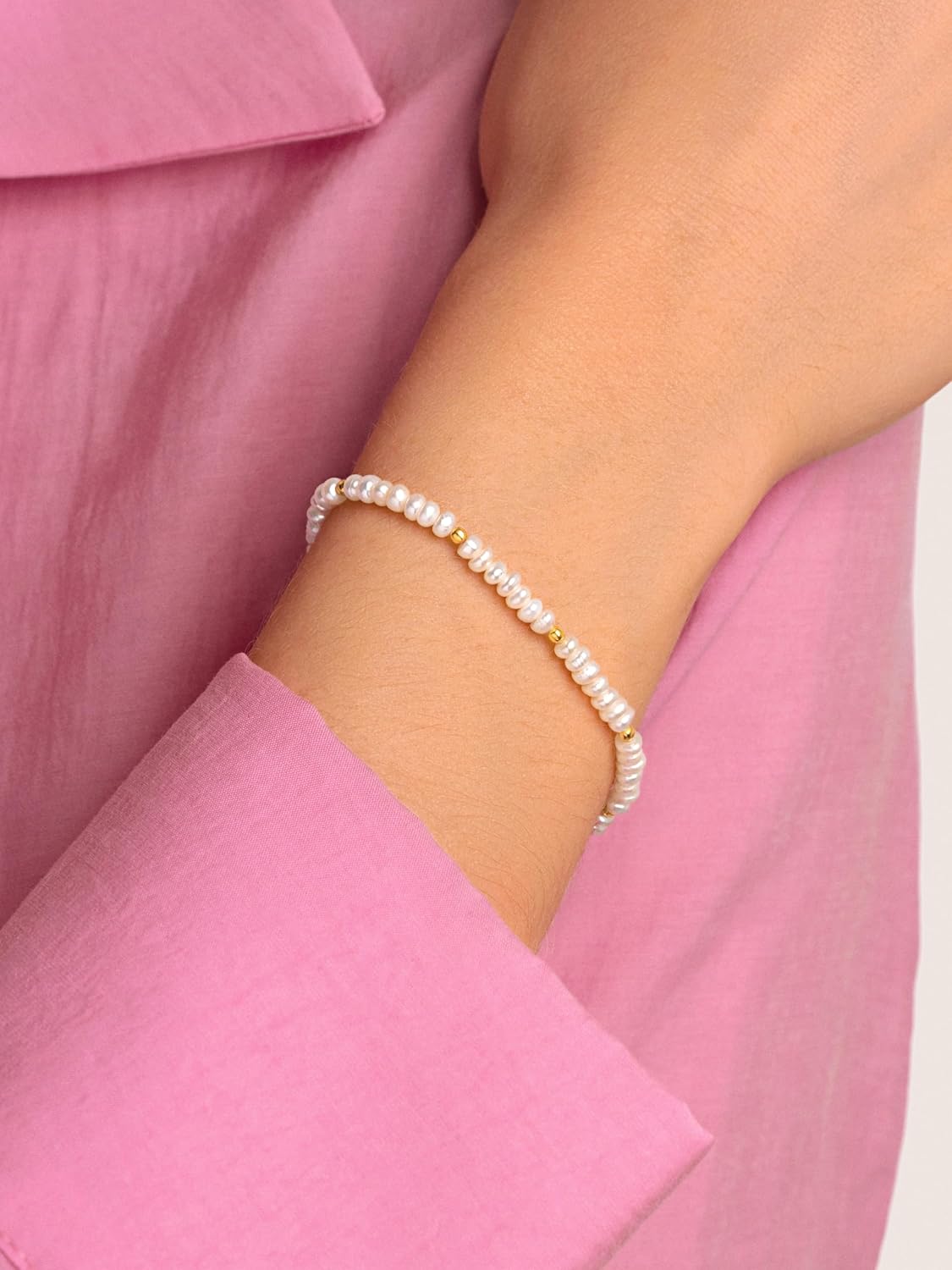 Detalle 2 de SINGULARU Bracciale Pearls Dots in acciaio placcato oro 18K – perle coltivate acqua dolce, 16 cm + 3 cm