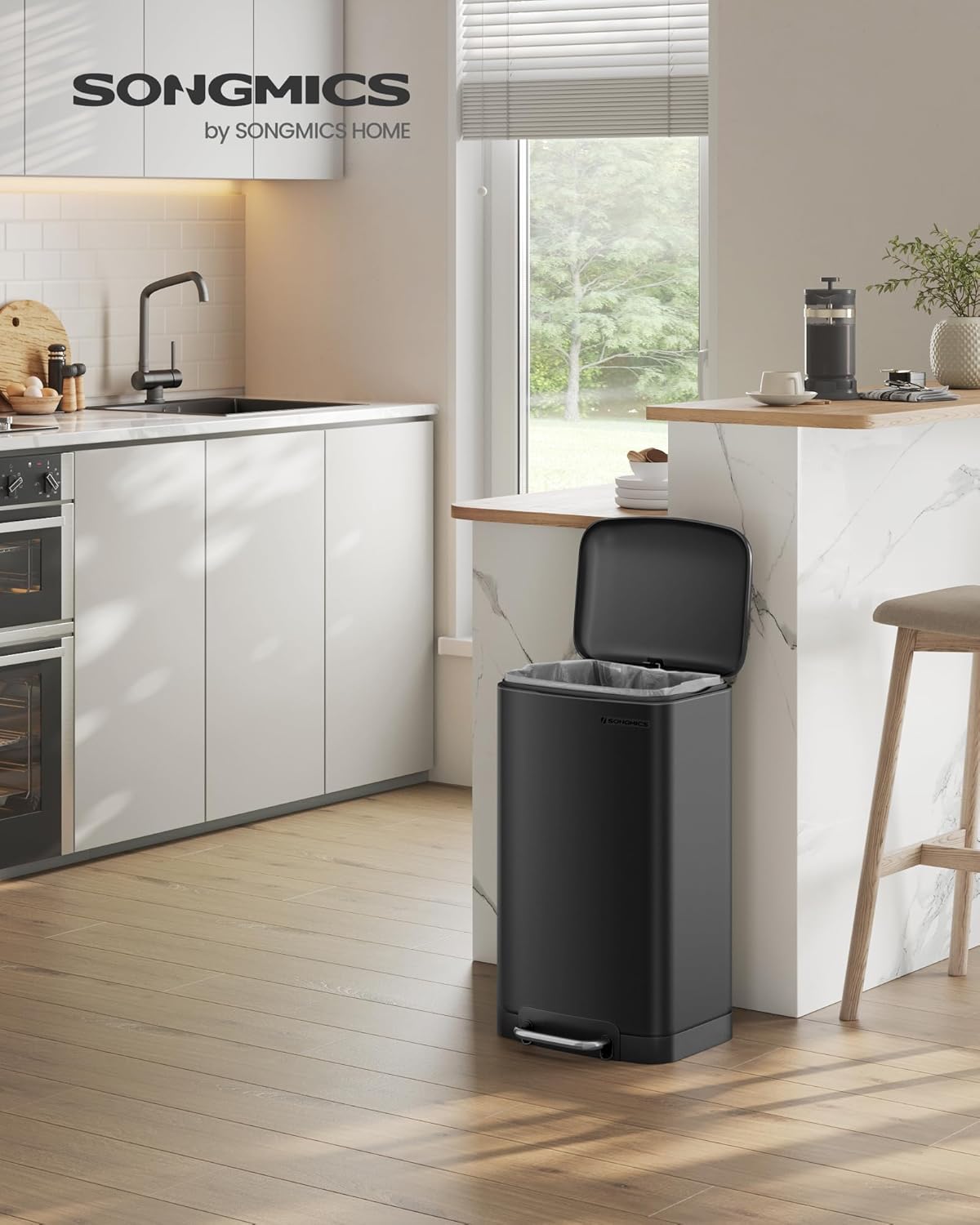 Detalle de SONGMICS Mülleimer 30 L mit Pedal aus Stahl, Innenbehälter und Deckel, Soft-Close, luftdicht – Schwarz LTB01BK