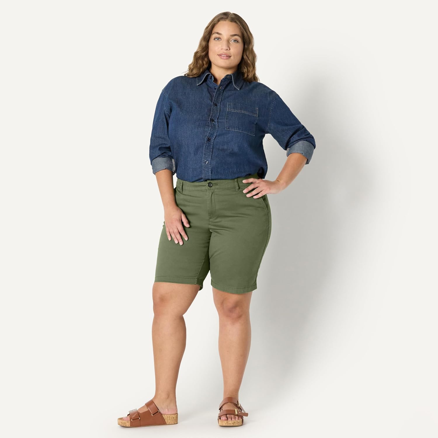 Thumbnail 5 de Amazon Essentials Damen Khakifarbene Bermudashorts mit mittlerer Leibhöhe und 25 cm Schrittlänge