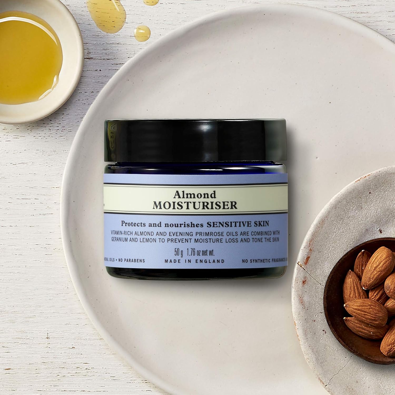 Thumbnail 4 de Neal's Yard Remedies Almond Moisturiser