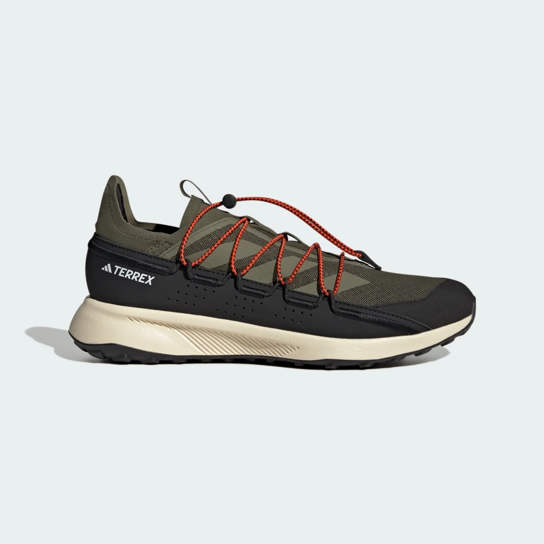 Detalle de Adidas Terrex Voyager 21 Travel: zapatilla versátil para viajes ligeros en color verde