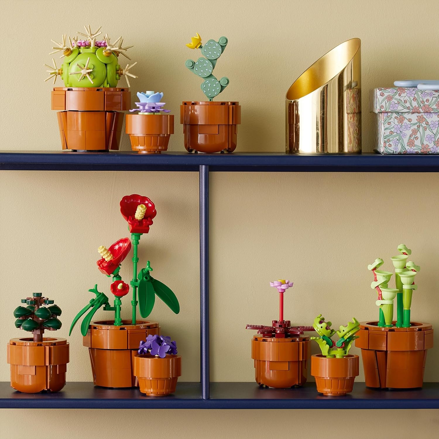 Detalle de LEGO Botanicals Tiny Plants 10329
