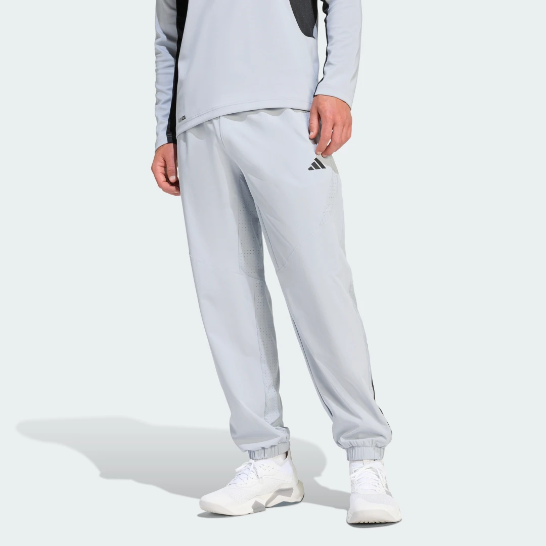 Detalle de PANTALÓN DE ENTRENAMIENTO TECH ESSENTIALS de Adidas — Gris