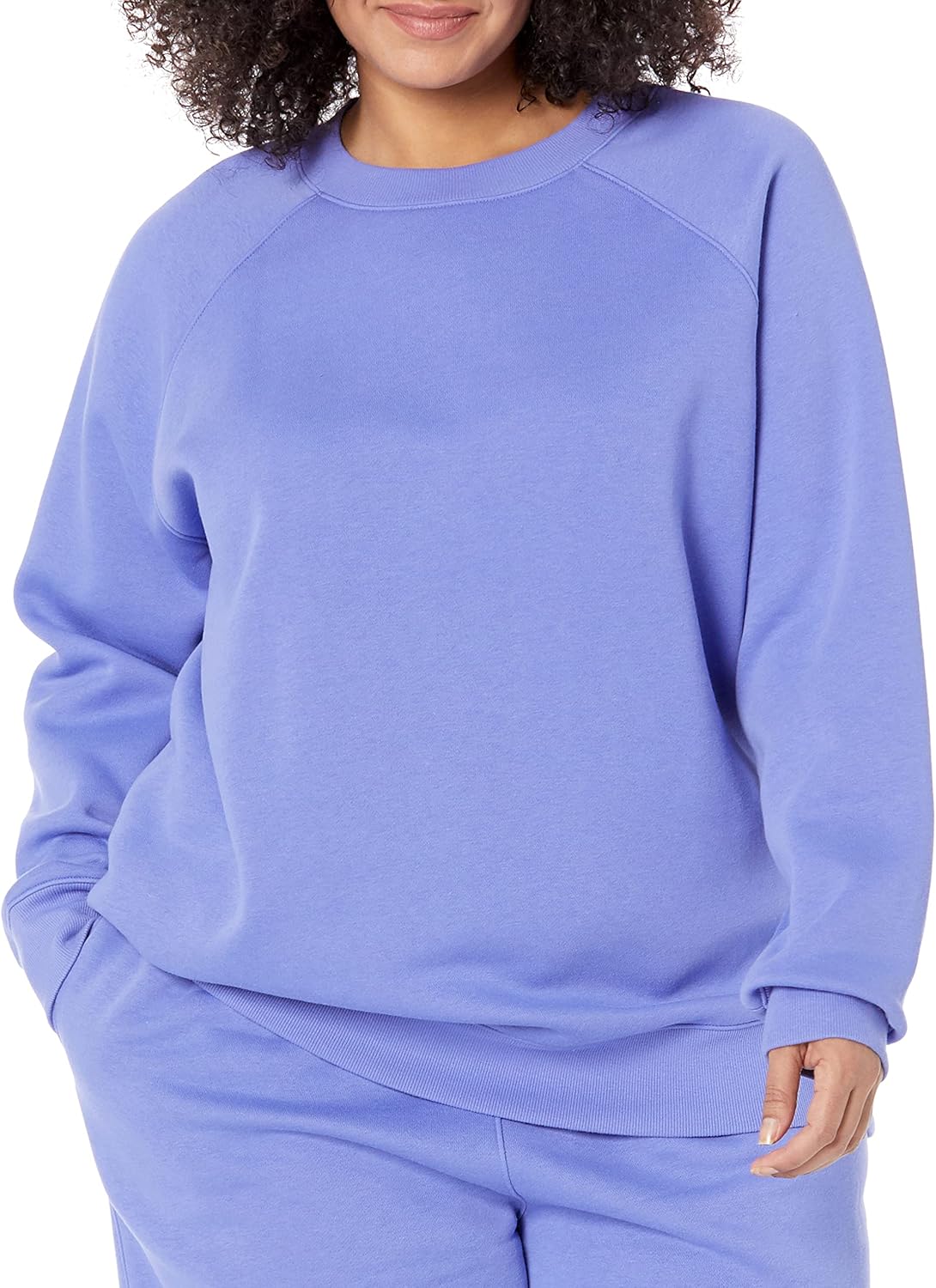 Thumbnail 4 de Amazon Essentials Women’s Relaxed-Fit Crew Neck Pullover Sweatshirt (Plus Size)