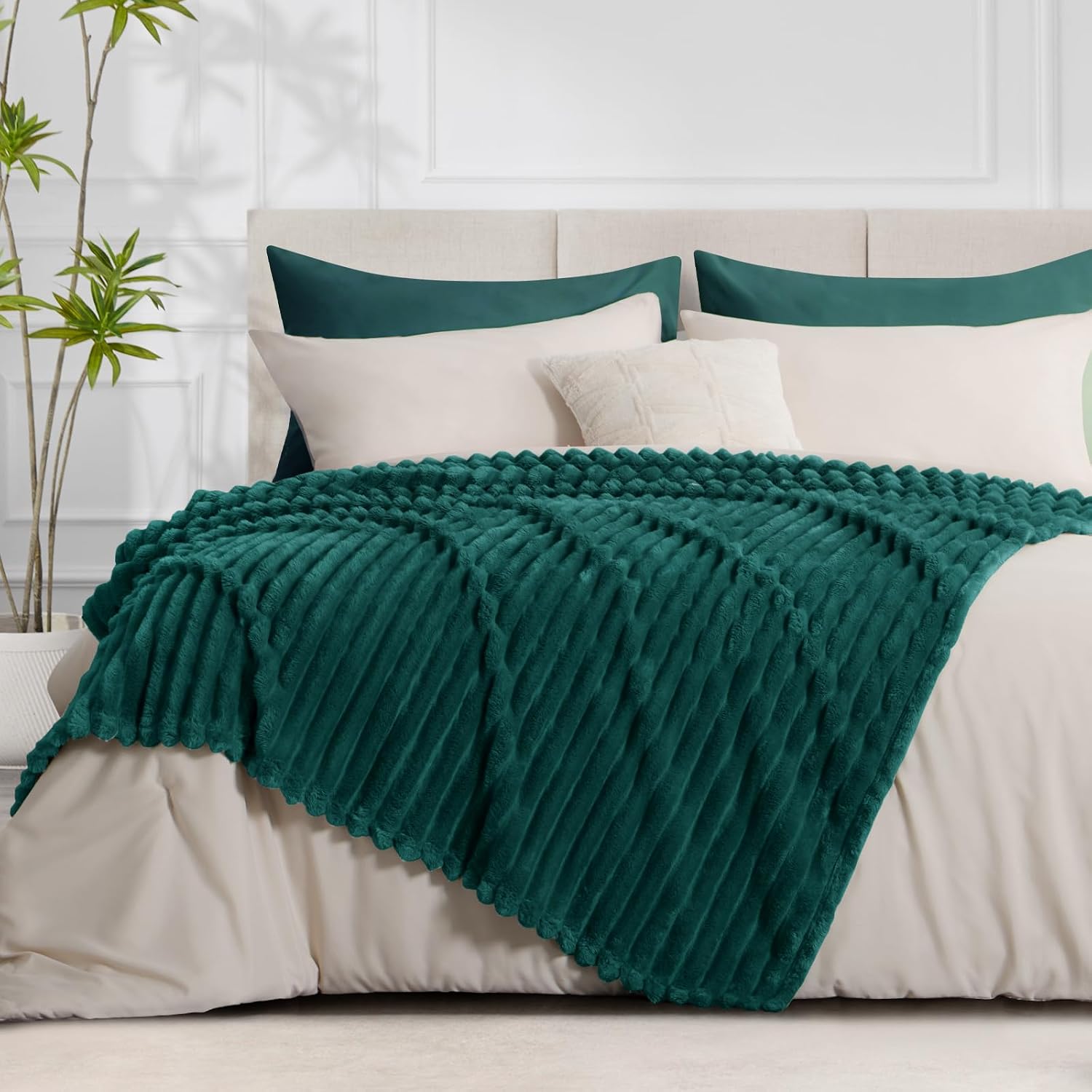 Detalle de RUIKASI Kuscheldecke aus Fleece in Beige (230x270 cm) – flauschige Couchdecke für Wohnzimmer & Deko