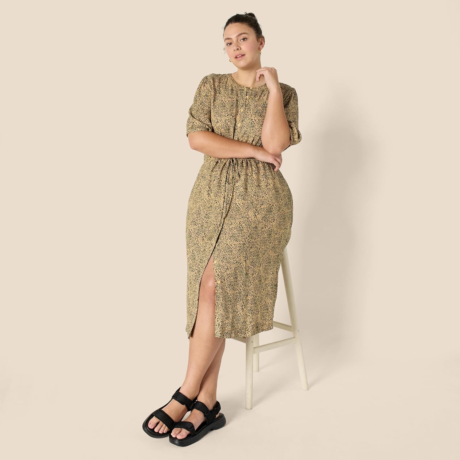 Thumbnail 6 de Amazon Essentials tailliertes Midikleid in A-Linie mit Halbärmeln, Taschen und Viskose