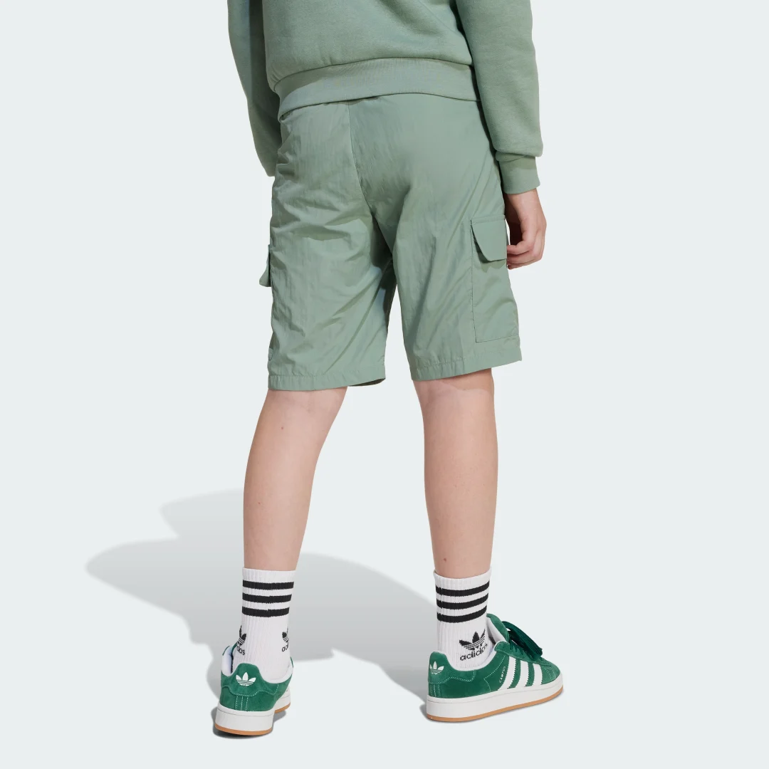 Thumbnail 2 de Pantalón corto Cargo Kids de Adidas: práctico y cómodo para peques en verde