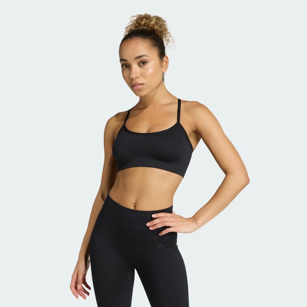 Detalle de Sujetador de punto para entrenamientos de bajo impacto Essentials de Adidas