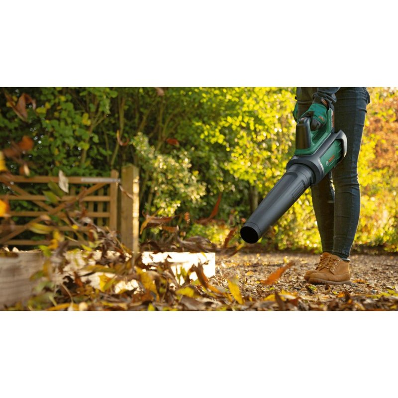 Detalle 2 de Bosch AdvancedLeafBlower 36V-750: soplador inalámbrico con batería de 2 Ah para jardines prácticos