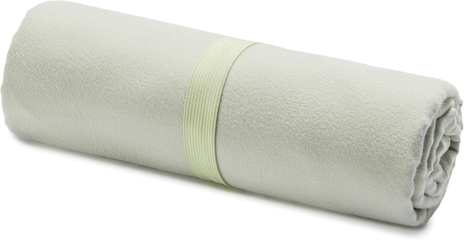 Detalle de Amazon Basics Camping and Hiking Microfiber Towel, 72" x 24", Fog Green