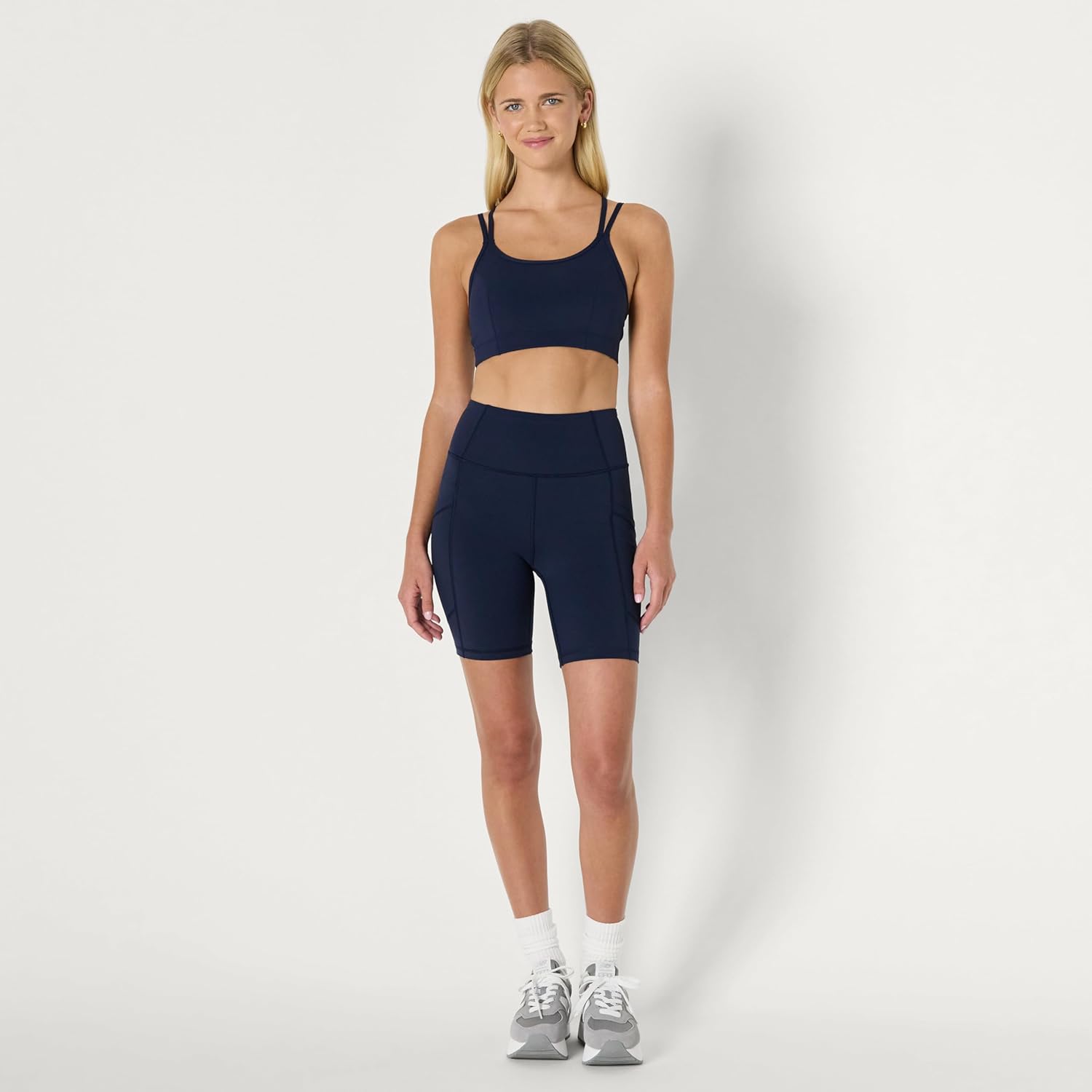 Thumbnail 4 de Amazon Essentials Damen Trainings-Sport-BH mit leichter Stützkraft und Trägerlösung für Fitnessstudio, Sport & Freizeit