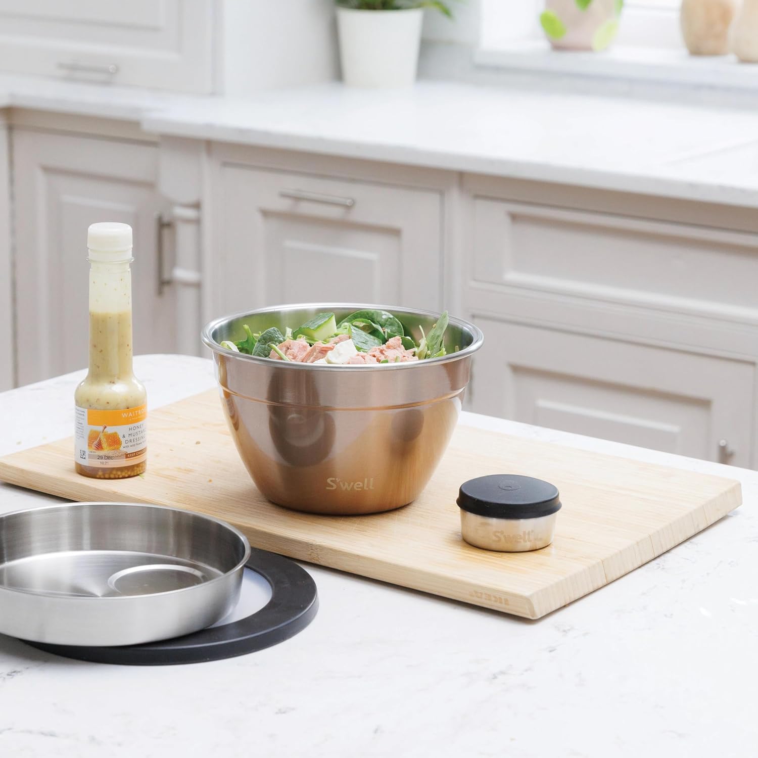 Detalle 1 de S'well Pyrite Salad Bowl Kit, 1.9L Stainless Steel with Removable Tray
