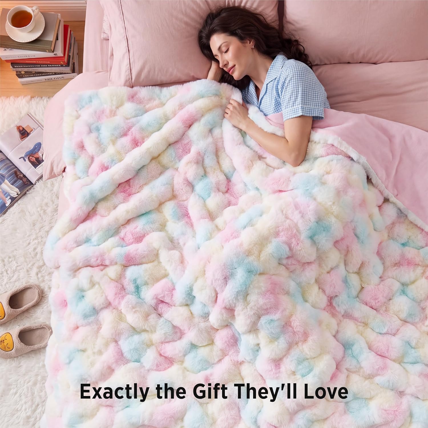 Detalle 1 de Bedsure Faux Rabbit Fur Blanket, Queen 90" x 90", Tie-Dye Rainbow