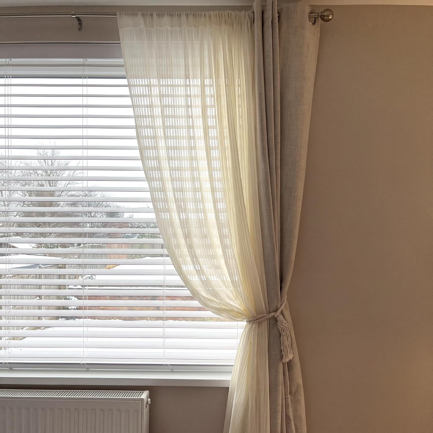 Detalle 2 de Gazal Vole beige vitrage 140 x 200 cm, gestreept en semi-transparant