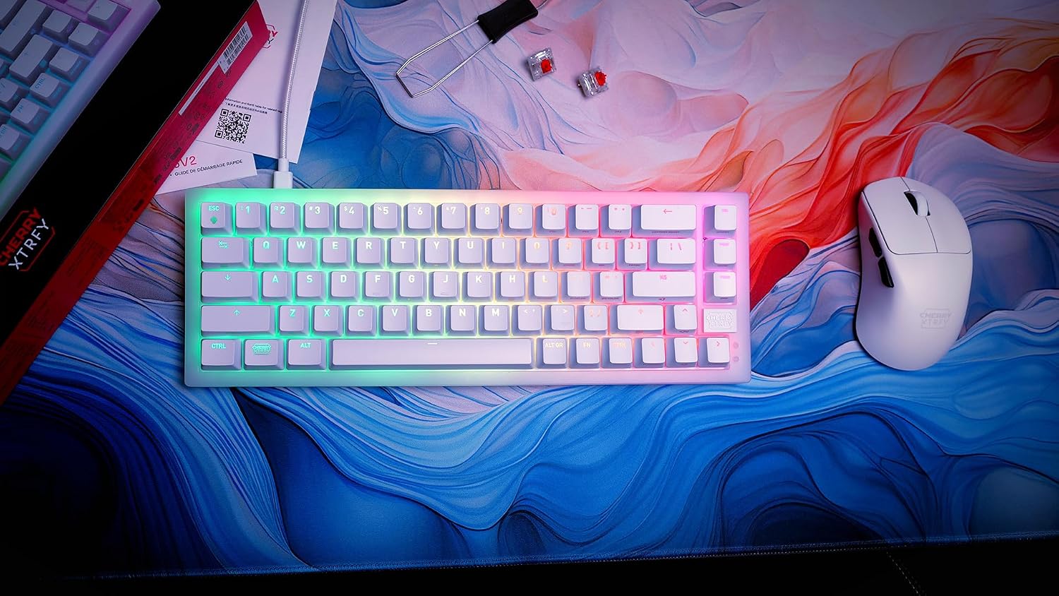 Detalle de CHERRY XTRFY K5V2 Compact – klawiatura 65% AZERTY, hot-swap, MX2A RED