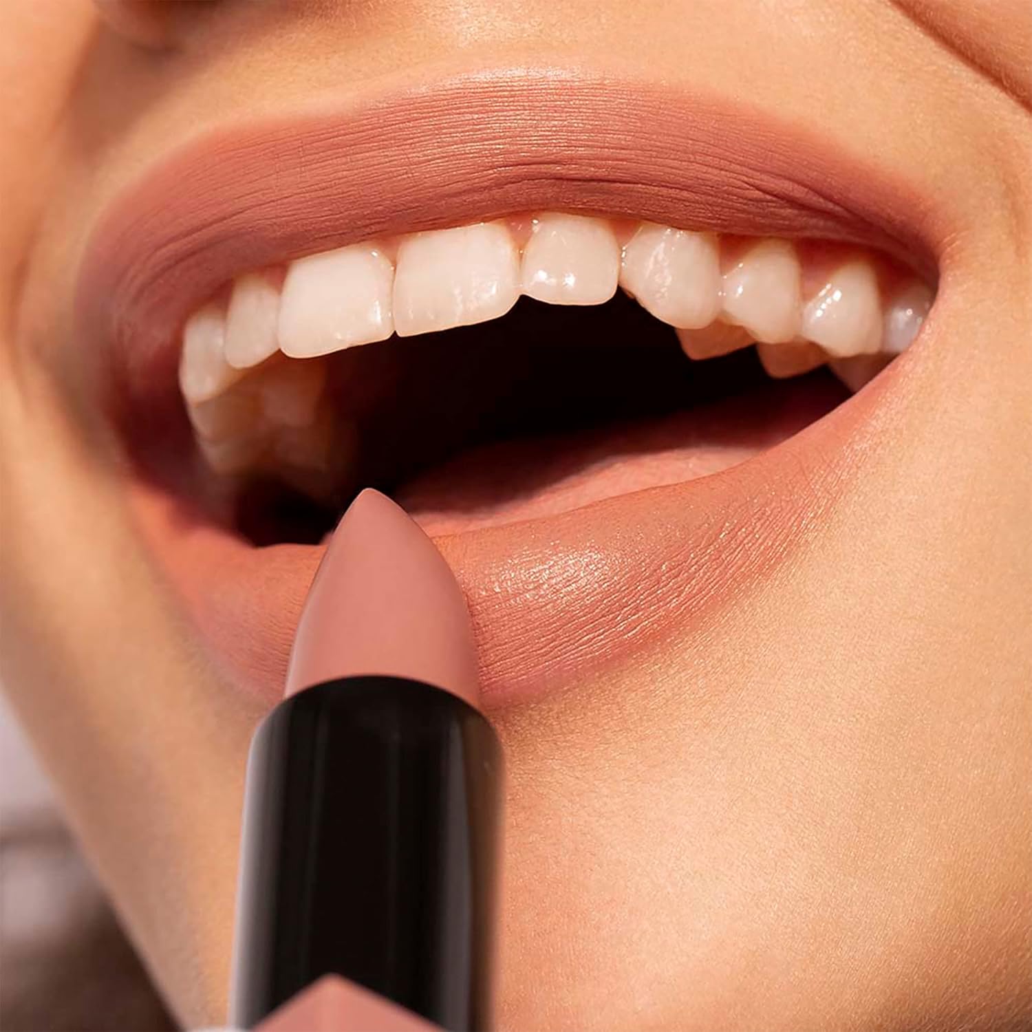 Detalle 2 de 3INA The Lipstick 590 Nudo Inteso Rossetto Matte