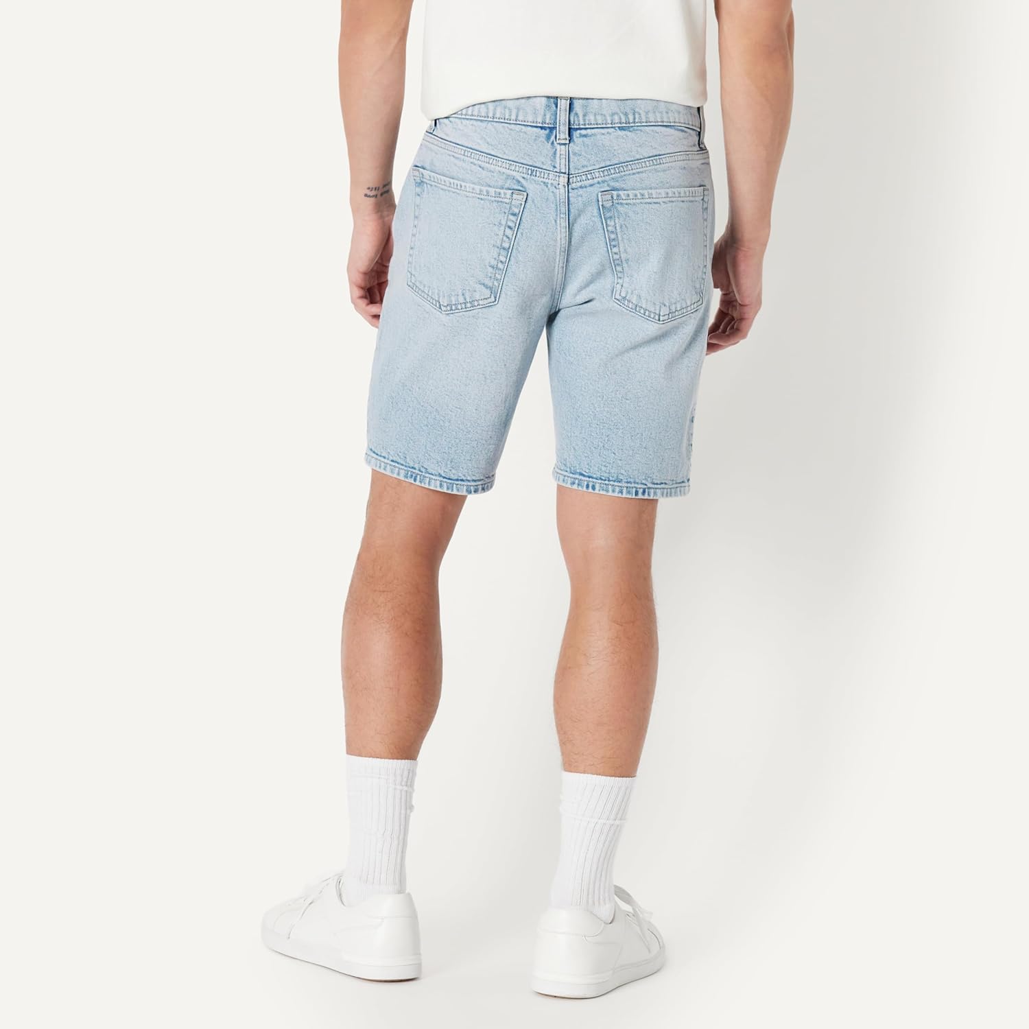 Detalle de Amazon Essentials Herren Straight-Fit-Stretch-Jeansshorts – robuste Allrounder für warme Tage