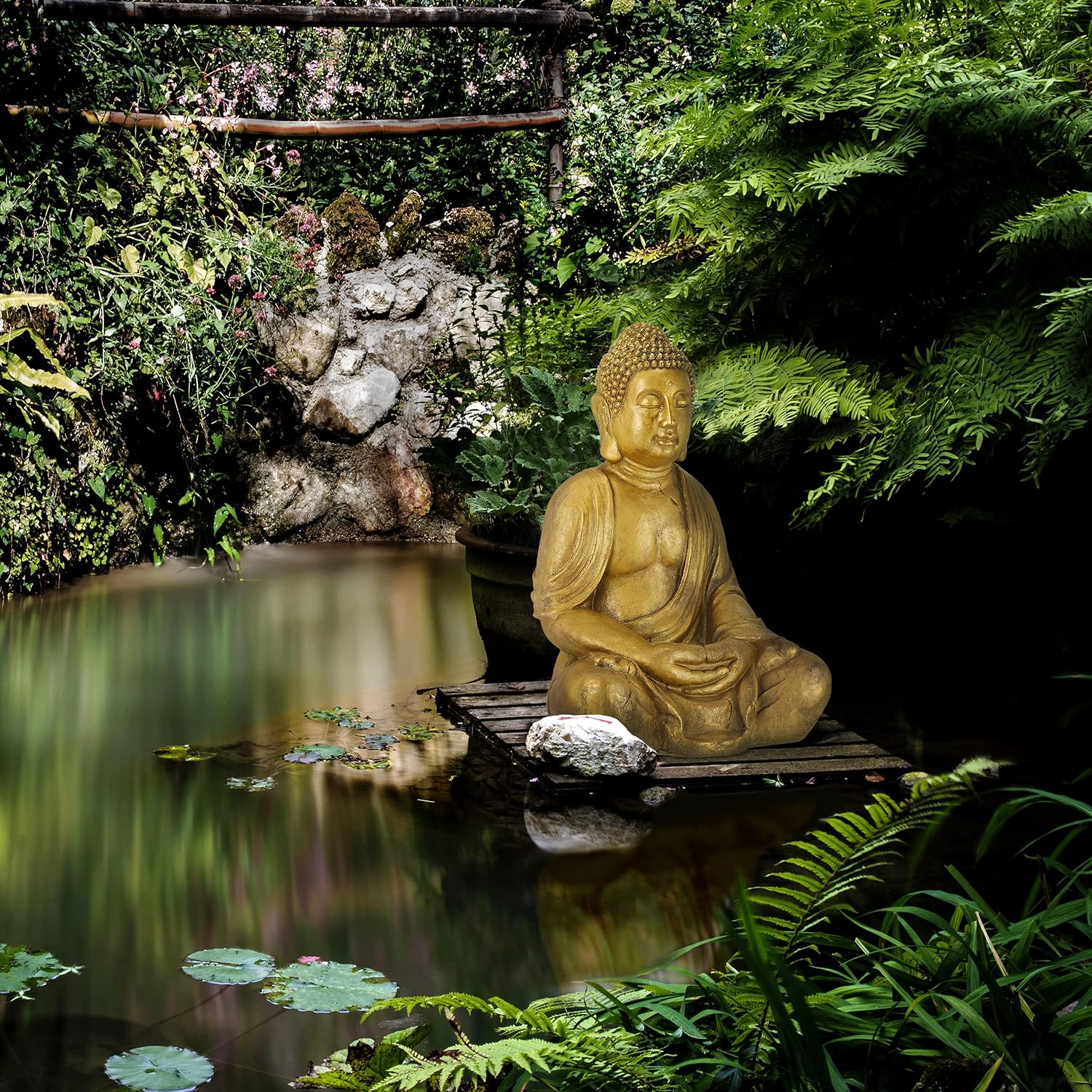 Detalle de Relaxdays Statue de Bouddha pour jardin dorée – Résistante aux intempéries, assise, dimensions 70 x 45 x 35 cm