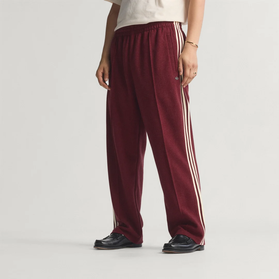 Detalle de Pantalón Premium de Adidas (color Burgundy)