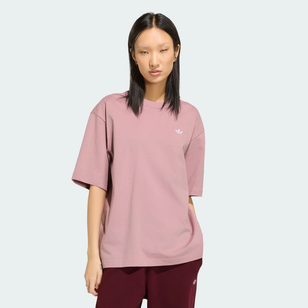 Detalle de Camiseta Essentials Corte Boyfriend de Adidas — color Violeta