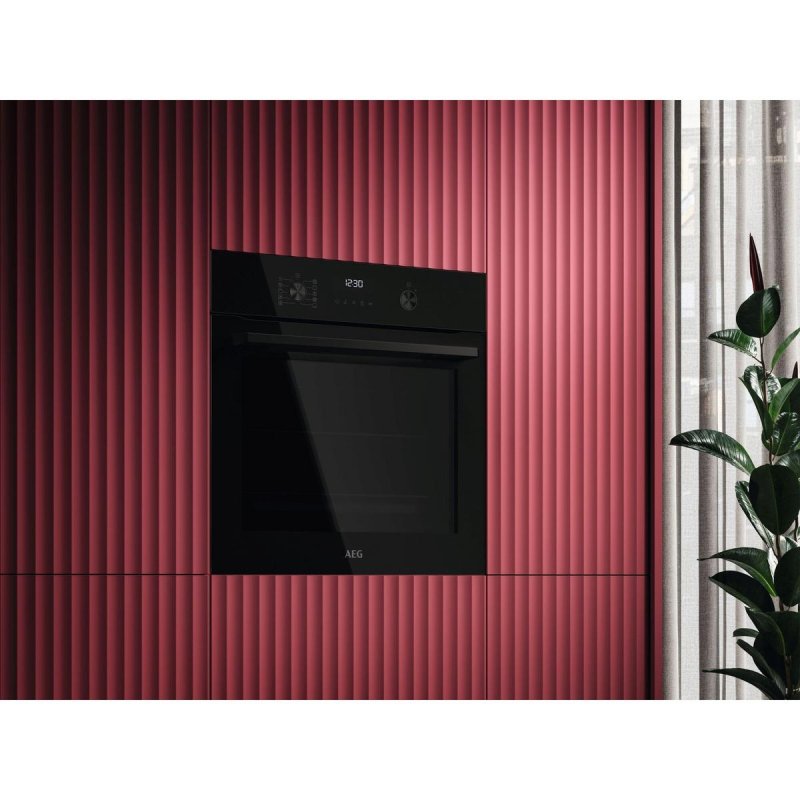 Detalle 2 de AEG Series 5000 OU5PB40NSK 72L Negro pirolítico