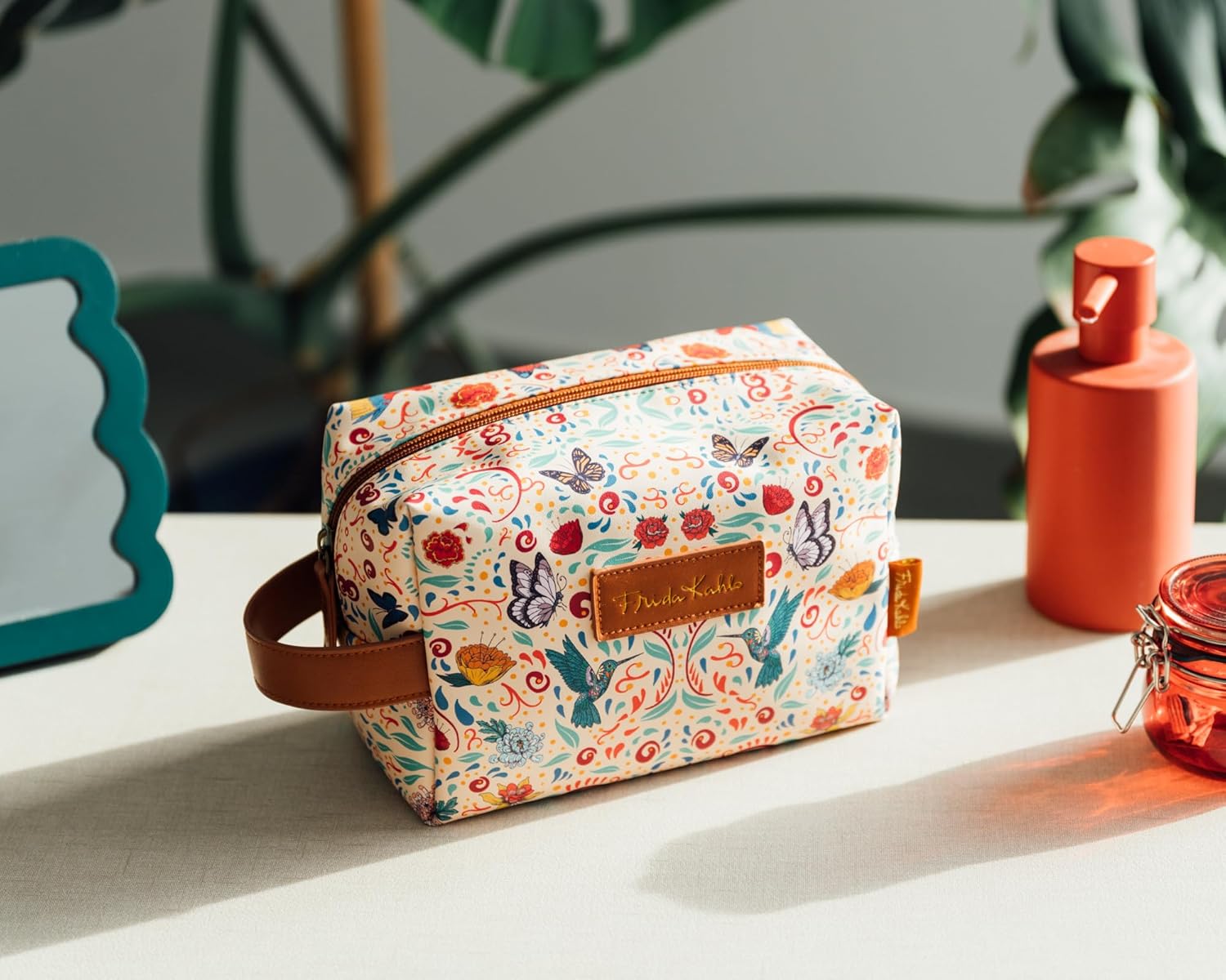 Detalle de Grupo Erik Frida Kahlo Cosmetic Bag (7.9 x 5.7 x 3.9 inches)