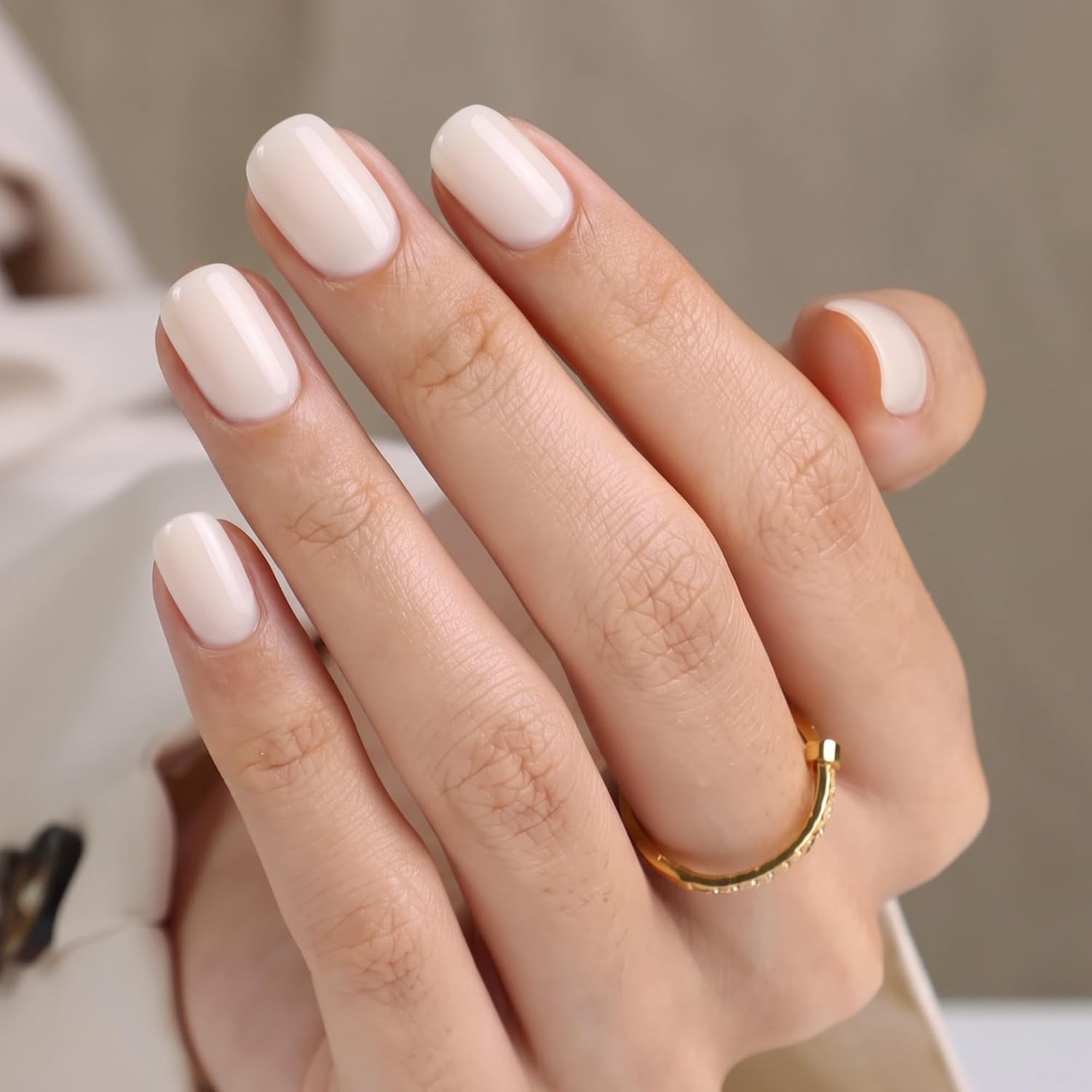 Detalle de UNA GELLA UG-BX010 Short Squoval Press-On Nails, Creamy White, 32-Piece Kit
