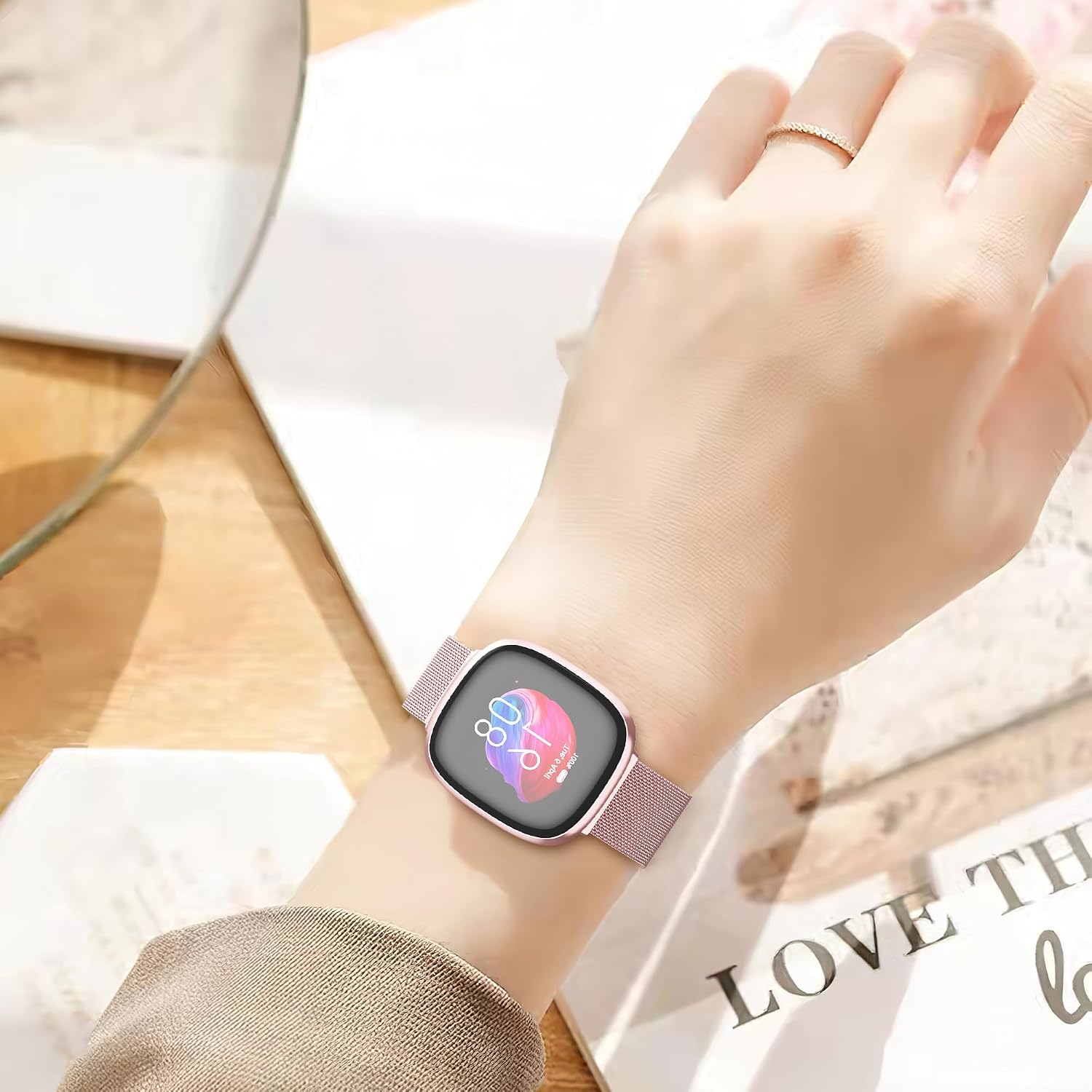 Detalle de Higgs metal strap for Fitbit Versa 4