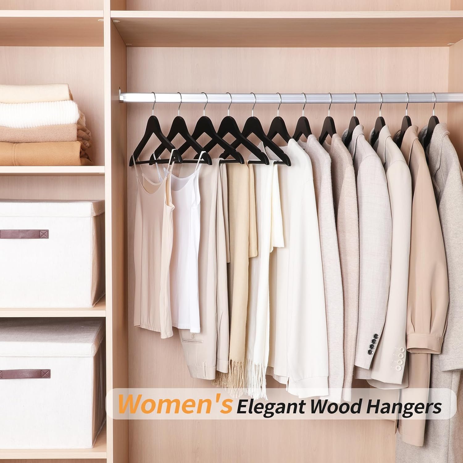 Detalle de Amazon Basics Holz-Kleiderbügel für Anzüge – 10er Set, Schwarz, 44x22 cm