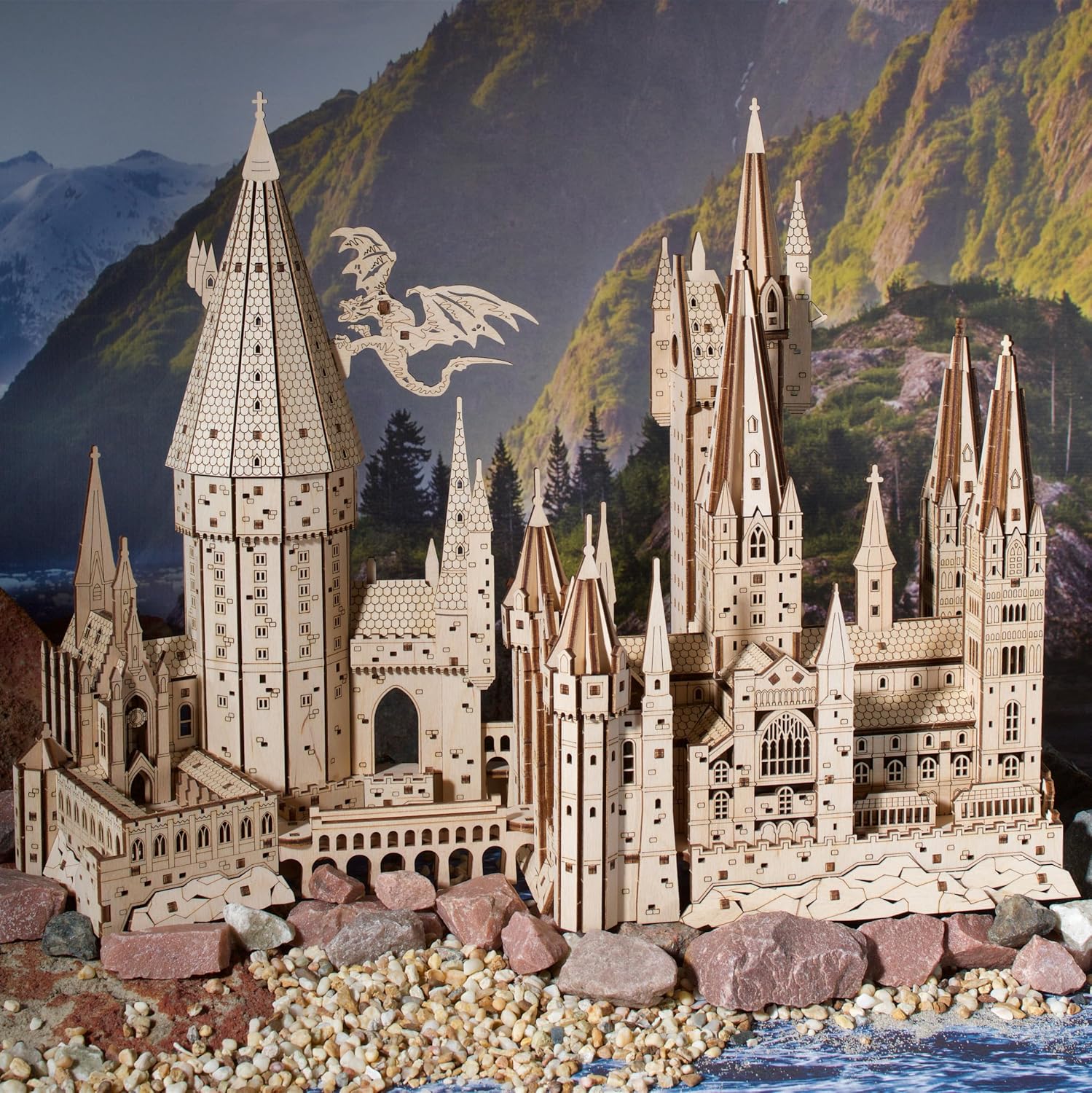 Detalle 2 de UGEARS Hogwarts Castle Harry Potter 3D Wooden Puzzle Kit for Adults (Officially Licensed) — Medium Difficulty, 340 Pieces