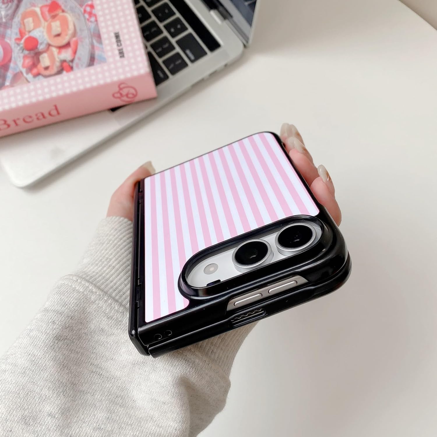 Detalle 2 de Longlayss iPhone Duo Case, Hot Pink Stripes, PC Shell and Spring Hinge