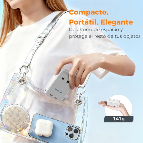Detalle 2 de TESSAN Adaptador Enchufe Universal Plano con 2 USB A y 2 USB C (Gris)