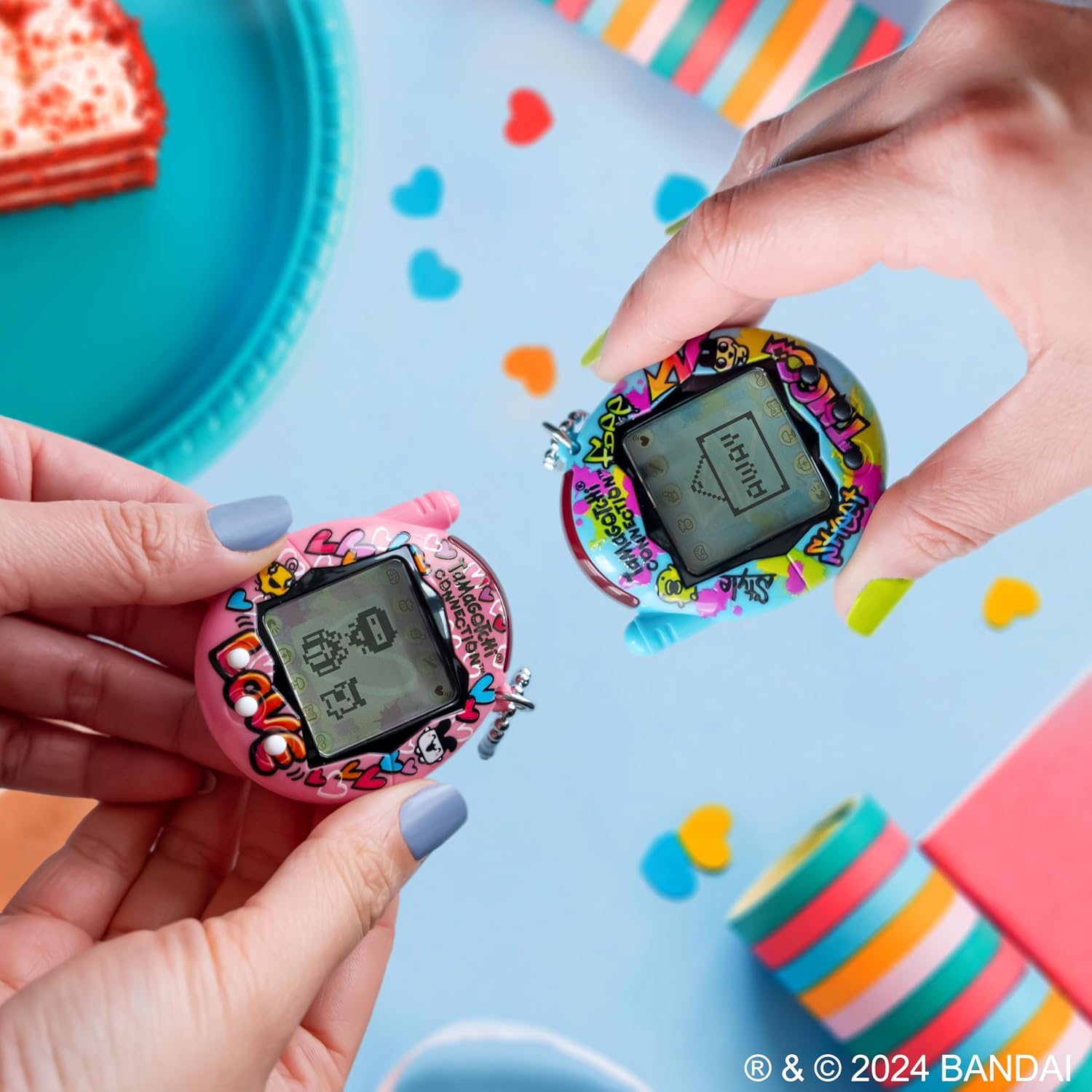 Detalle de Tamagotchi Connection True Friends (Blue Graffiti and Pink Graffiti) virtual pet set