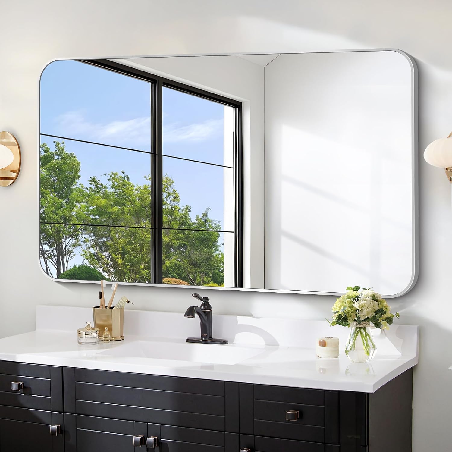 Detalle de FORBATH 30x48 Inch Silver Bathroom Mirror with Aluminum Frame and Rounded Corners