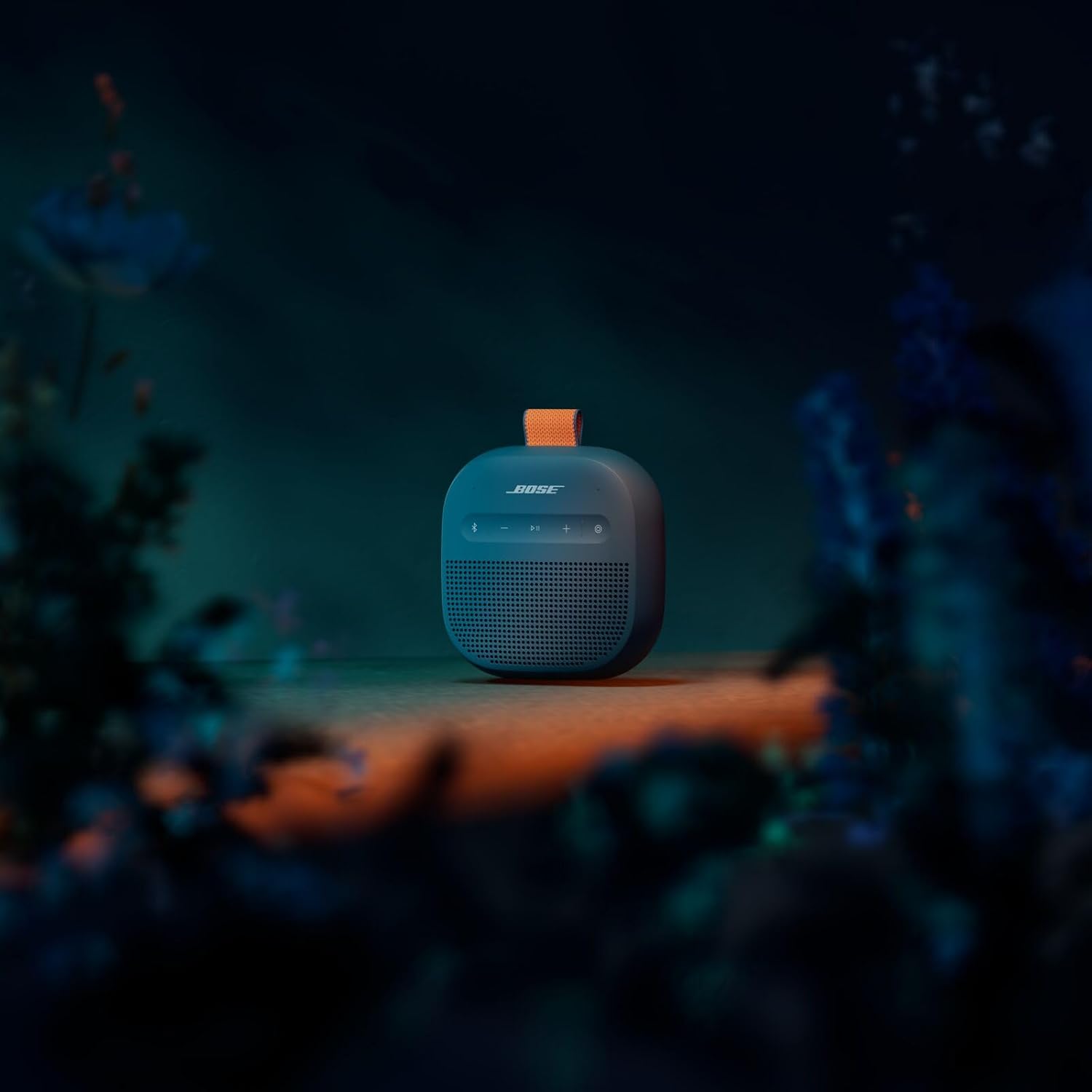 Detalle de Bose SoundLink Tragbarer Mikro-Lautsprecher (2. Gen.) – Bluetooth-Außenlautsprecher, IP67, bis zu 12 Stunden Akkulaufzeit, Dämmerungsblau (Limited Edition)
