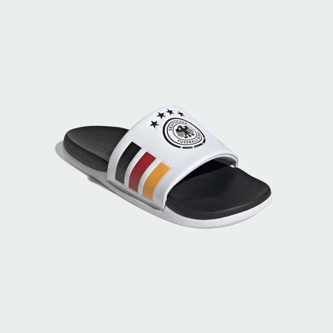 Detalle de Adidas Adilette Comfort 2.0 Alemania: chanclas simples, cómodas y versátiles
