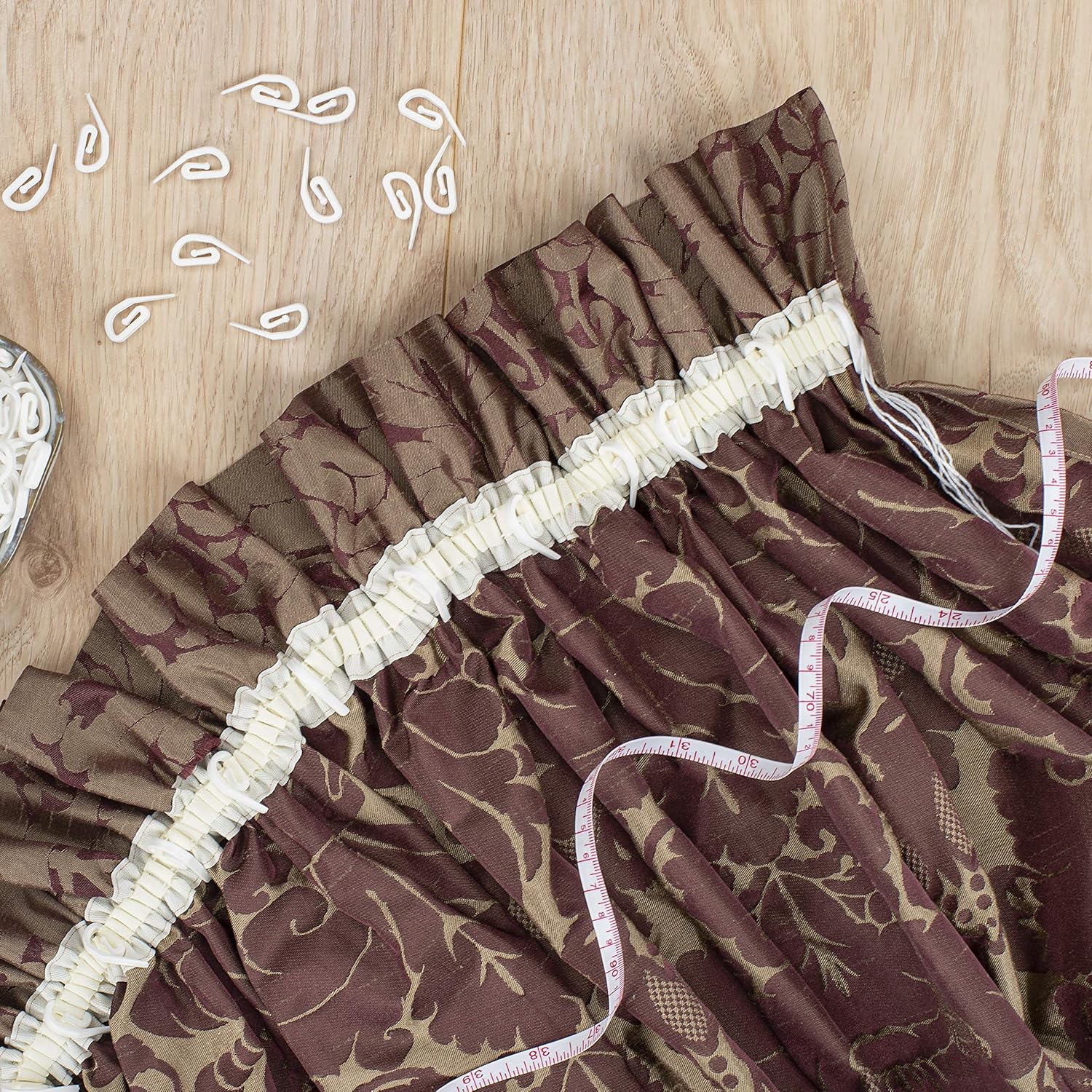 Thumbnail 6 de The Bead Shop White Plastic Curtain Hooks (Pencil Pleat) – Heavy-Duty Hooks for Header Tape, Window, Door & Shower Curtains, Pack of 100