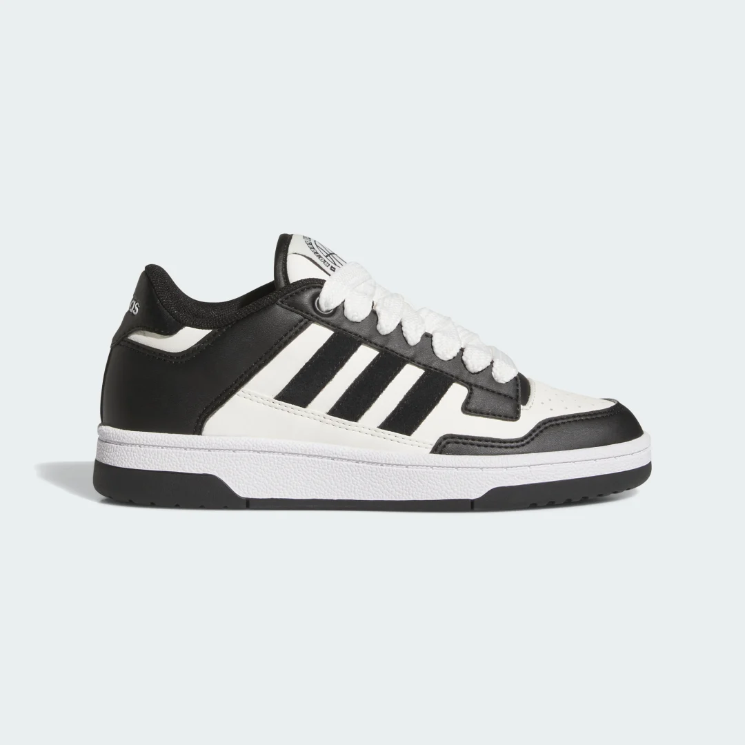 Detalle de Zapatilla Rapid Court Low de Adidas: comodidad y estilo para uso diario en negro